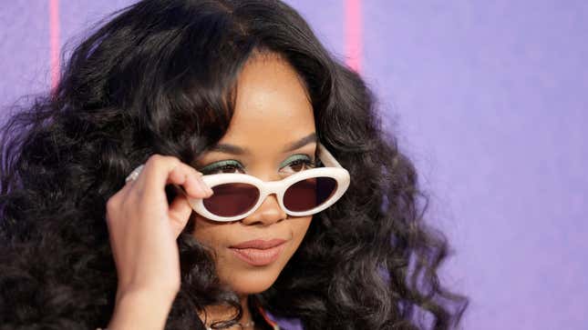  H.E.R. attends Billboard Women in Music at YouTube Theater on March 02, 2022 in Inglewood, California.