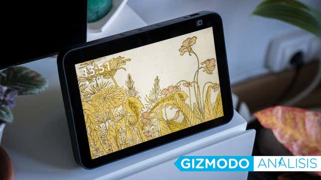 Imagen para el artículo titulado Echo Show 8, análisis: el altavoz todoterreno de Amazon mejora para convertirse en cámara de vigilancia