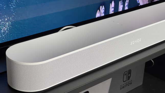 Imagen para el artículo titulado La nueva barra de sonido de Sonos te ofrecerá Dolby Atmos sin perder todos tus ahorros