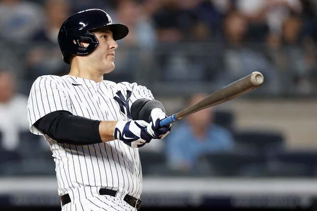 Image for article titled Here come the Yankees... either up the standings, onto the COVID list, or both
