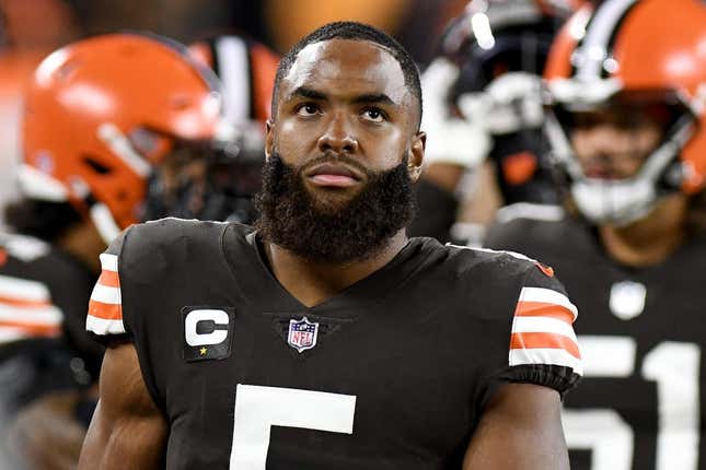 Sep 22, 2022; Cleveland, Ohio, USA; Cleveland Browns linebacker Anthony Walker Jr. (5) during pregame warmups against the Pittsburgh Steelers at FirstEnergy Stadium.