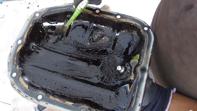 Image for article titled Check Out What A Toyota Prius Engine Looks Like After 303,000 Miles