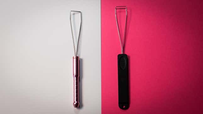 A photo of two keycap pullers, one that is made of pink aluminum and one that is made of black plastic