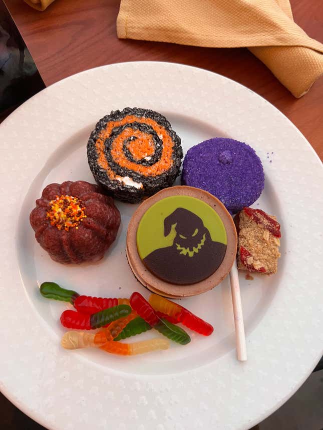 Image for article titled Disney Parks&#39; Halloween Parties Scare Up Fun Tricks and Treats