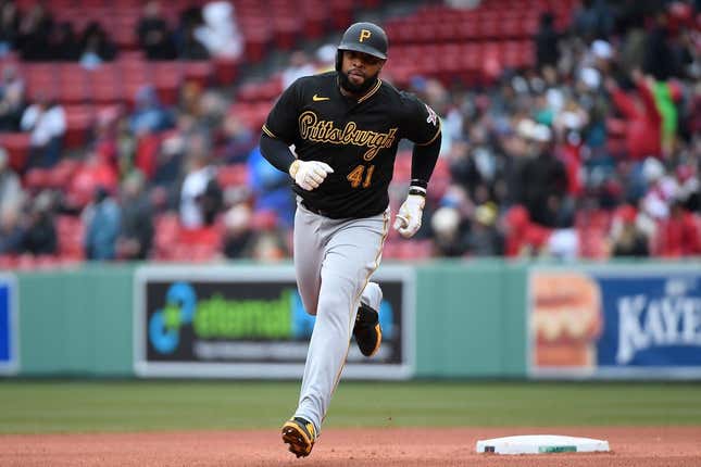 Pirates finish sweep of Red Sox behind Keller and Santana