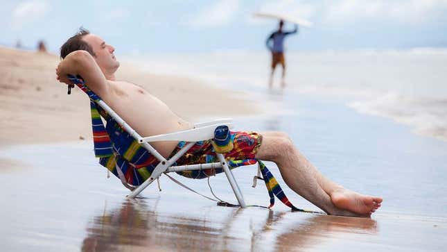 Image for article titled Report: Average American Worker Replaced Within 10 Minutes Of Taking Vacation