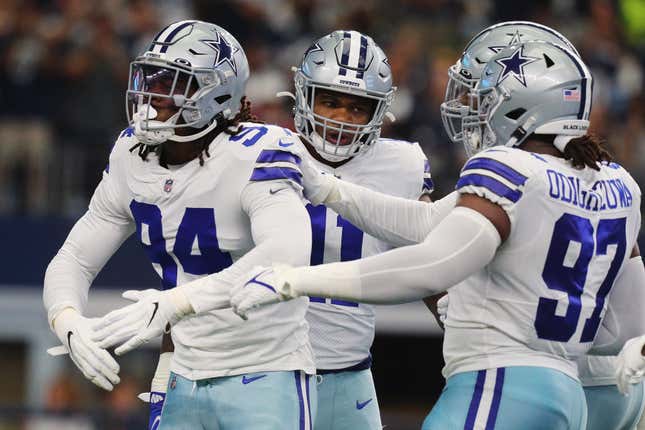 Dallas Cowboys break out a helmet look they've never used before