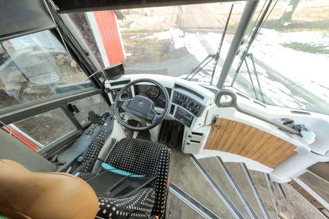 Image for article titled This Beautiful Coach Bus RV Has A Basement Bedroom And A Full Kitchen