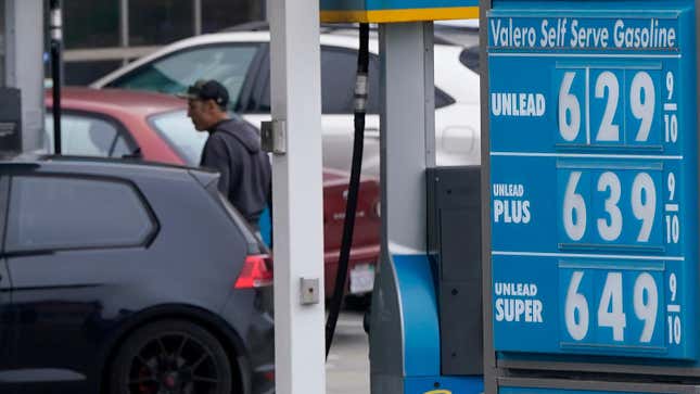 Image for article titled California Wants to Fine Oil Companies For Gasoline Price Gouging