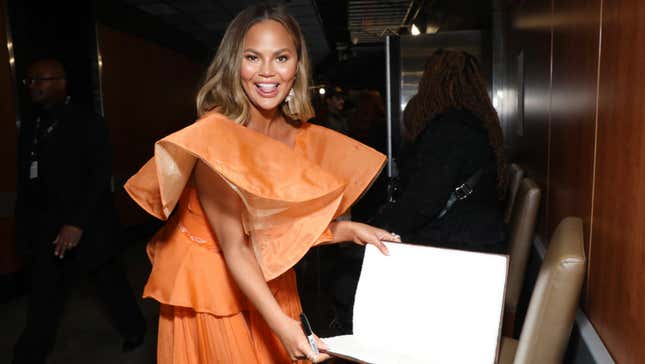 Image for article titled Chrissy Teigen Is Blogging Through It
