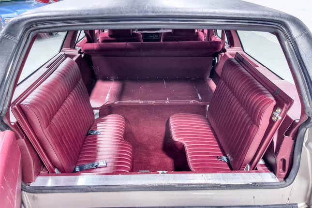 1991 Ford LTD Crown Victoria third row jump seats