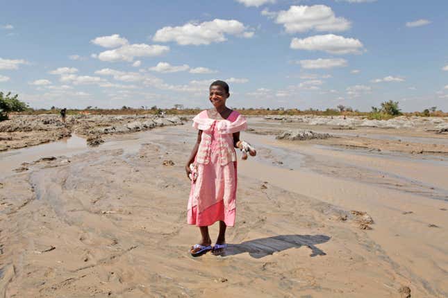 Artisanal mining: Photos from mining pits and markets in Africa by Hugh Brown