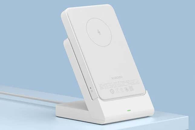 Imagen para el artículo titulado Xiaomi lanza una batería externa MagSafe para los iPhone