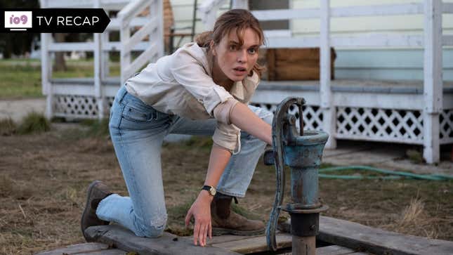 Odessa Young as Frannie Goldsmith. Also pictured: the well.