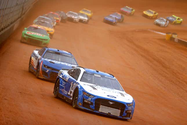 Chase Briscoe leads the Food City Dirt Race