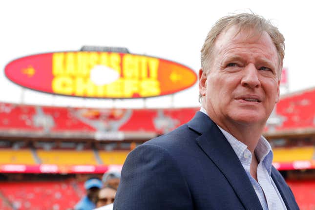 Image for article titled Every James Bond villain’s sports owner counterpart