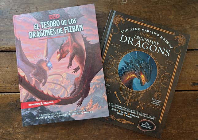 El libro de D&D: El Tesoro de los Dragones de Fizban, junto a The Game Master's Book of Legendary Dragons