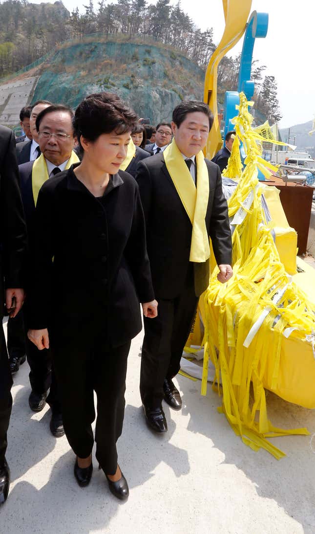 South Korean President Park Geun-hye views a seawall covered with yellow ribbons at Paengmok Port on Jindo Island, South Jeolla, South Korea’s southwestern coast, 16 April 2015, the first anniversary of the sinking of the Sewol.