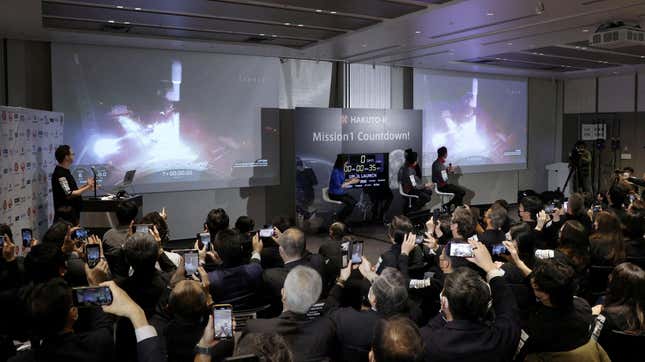 Watching the launch of the Hakuto-R mission at iSpace headquarters in 2022.