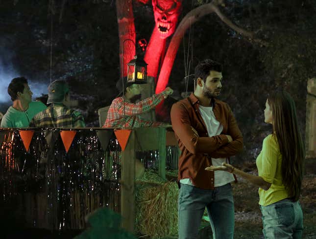 Image for article titled Heated Argument Briefly Interrupted To Board Haunted Hayride