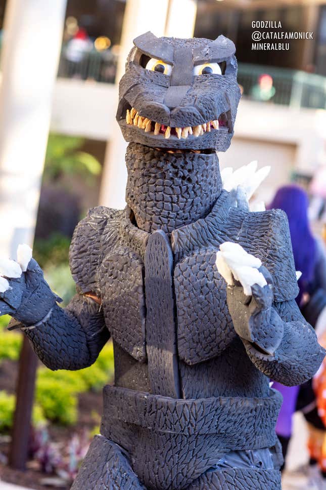 Image for article titled 2019's Last Big Cosplay Show Was A Christmas Treat