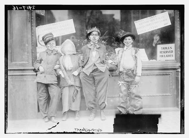 Children pose outside a restaurant hosting a Thanksgiving meal in 1910.