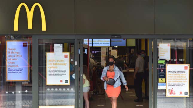 Image for article titled McDonald’s will require masks in all restaurants and de-escalation training for employees