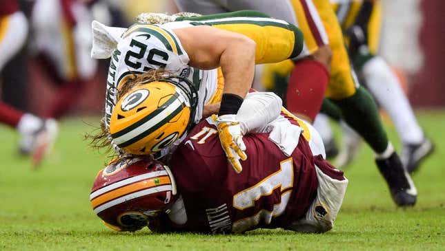 Image for article titled NFL Urges Pass Rushers To Try Reaching Peaceful Resolution With Quarterbacks Before Resorting To Tackling