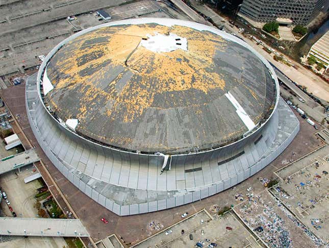 Image for article titled Overjoyed Saints Fans Tear Roof Off Reopened Superdome