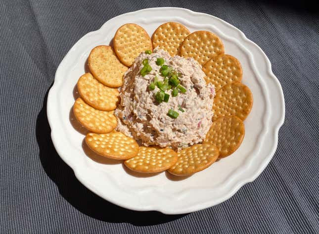 Image for article titled 9 genius uses for that can of tuna in your pantry