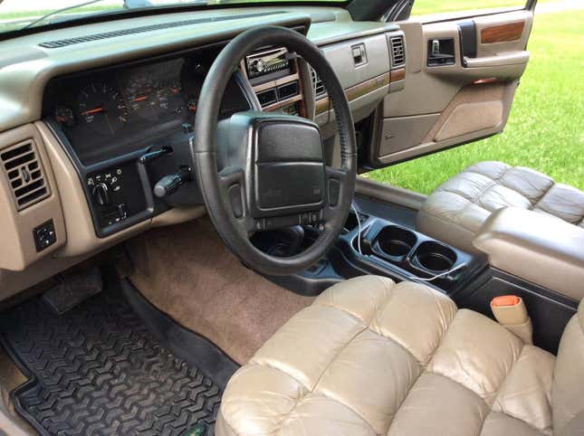 Image for article titled At $8,200, Is It High Time Someone Buy This Lifted 1995 Jeep Grand Cherokee?