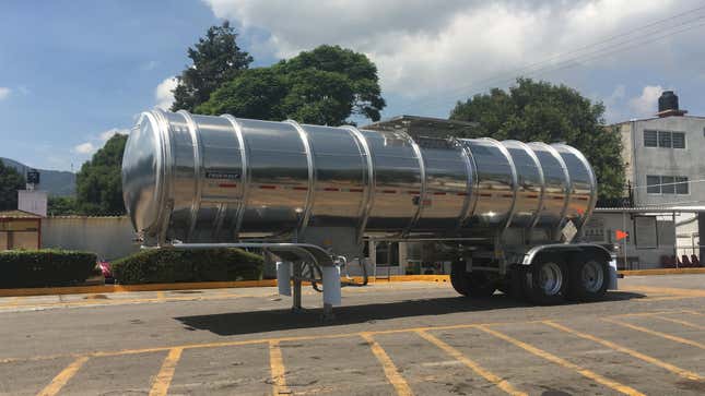 Image for article titled Best Of 2021: This Is Why Truck Trailers Have Quilted Rear Doors: A Brief Explainer (Update: Details From The Manufacturer)