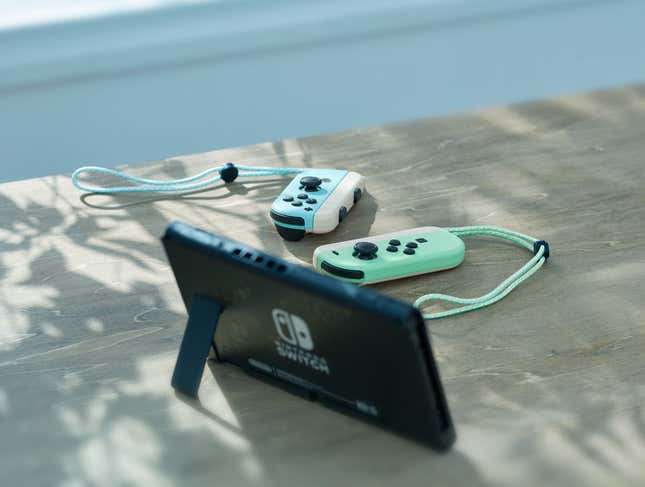 Imagen para el artículo titulado Nintendo lanza una Switch temática de Animal Crossing, y luce genial