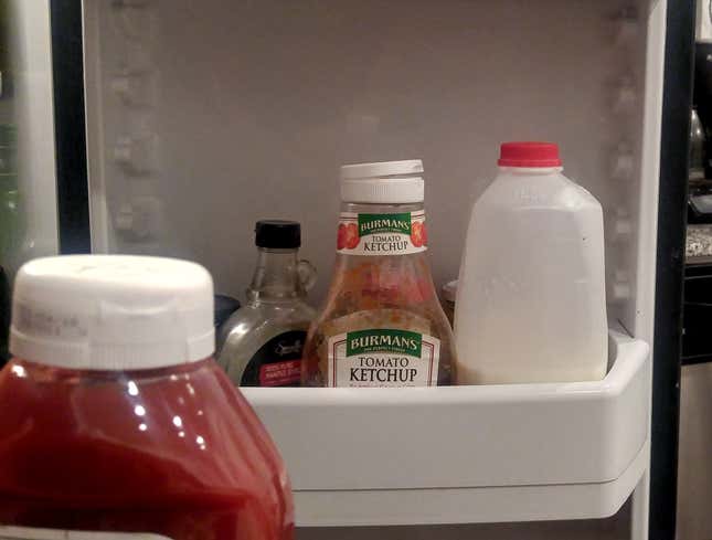 Image for article titled New Ketchup Gets Horrifying Look At Grisled, Almost Empty Bottle It Replacing