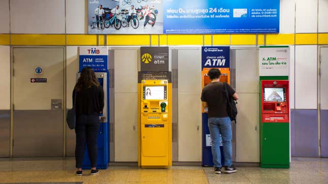 Image for article titled Don’t Make This Mistake When Using an ATM Abroad