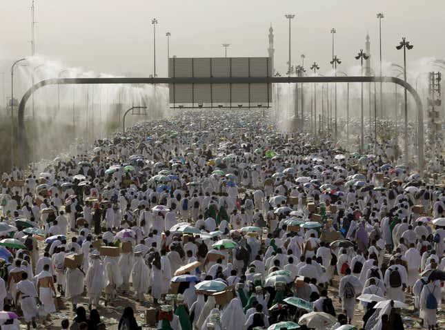 Image for article titled Hajj 2015: Millions gather in Mecca to worship, in stunning photos