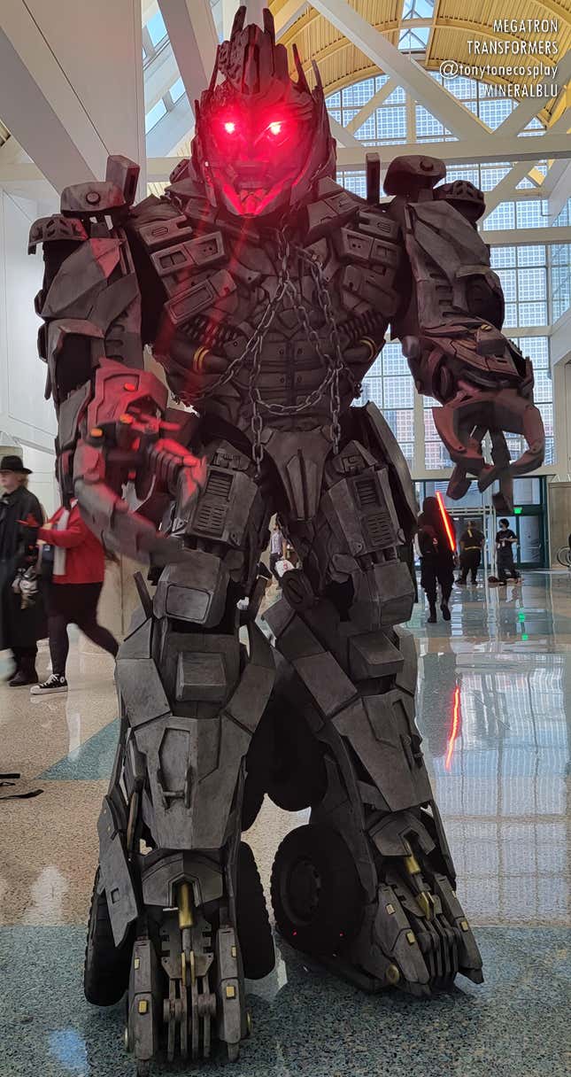 Image for article titled Our Favorite Cosplay From Los Angeles Comic Con 2022