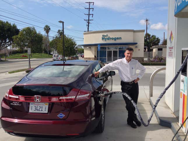 Fill’er up. Honda’s Steve Ellis with the FCX Clarity at a hydrogen gas station. Photo: Todd Woody/Quartz