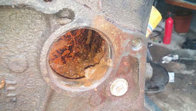 Image for article titled Here's What Happened When I Put A $120 Craigslist Engine Into My Jeep