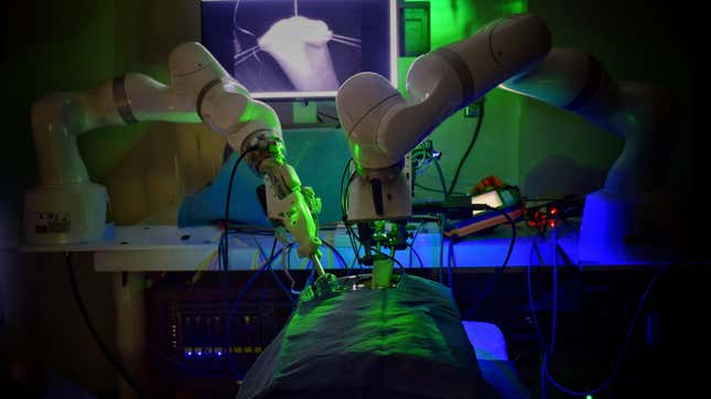 El robot autónomo de tejido inteligente puede realizar una cirugía laparoscópica en el tejido blando de un cerdo sin ayuda humana.