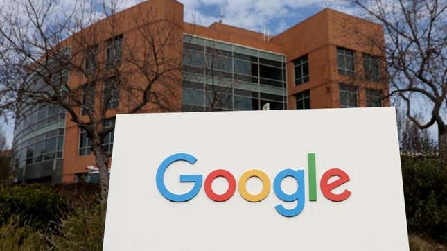 El letrero de Google frente a una de sus sedes