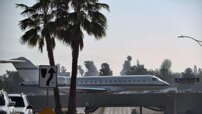 Image for article titled LA Residents Call For Action as Increased Private Jet Travel Pollutes Their Skies