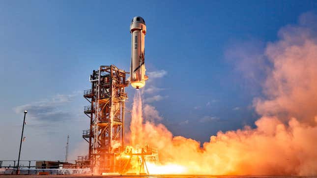 Foto de la primera misión tripulada de Blue Origin, que se llevó a cabo en julio de 2021.