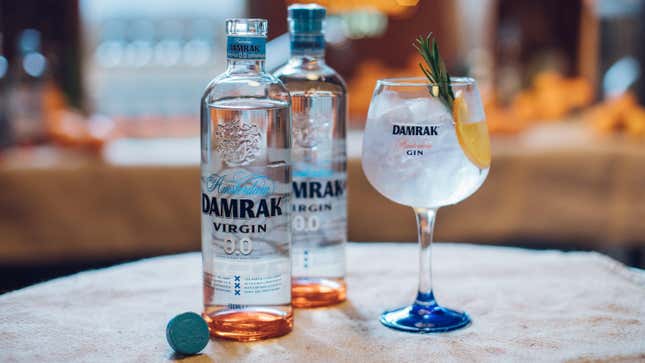 Two bottles of Damrak Virgin non-alcoholic gin next to a mocktail 