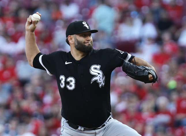May 5, 2023; Cincinnati, Ohio, USA; Chicago White Sox starting pitcher Lance Lynn (33) throws against the Cincinnati Reds during the first inning at Great American Ball Park.