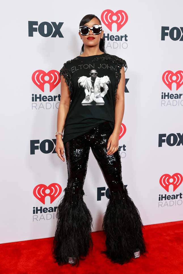 Image for article titled The iHeartRadio Music Awards Red Carpet Was So Spectacularly Bad... Maybe It Was Good?