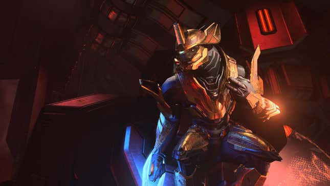 An elite wields an energy sword in Halo Infinite.
