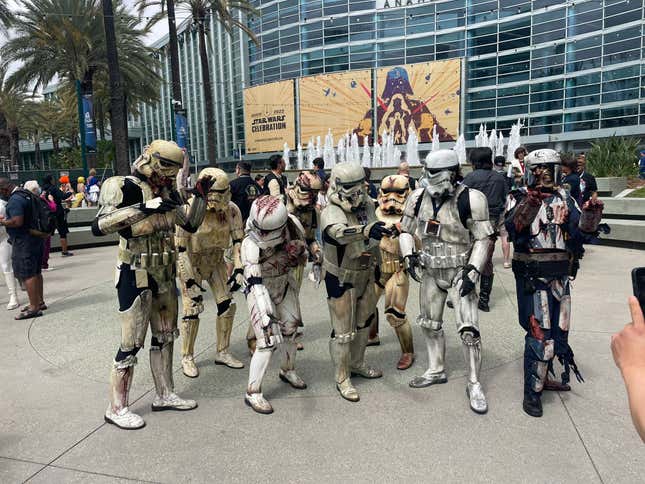 Image for article titled Here&#39;s Some of Star Wars Celebration 2022&#39;s Coolest Cosplay
