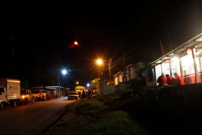 Image for article titled Guatemala’s deadly Volcan de Fuego is erupting again
