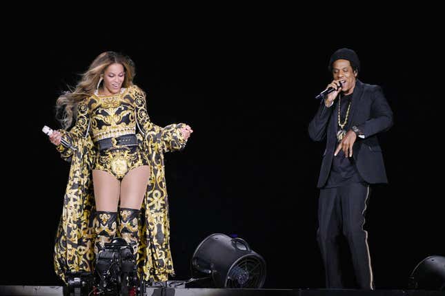 Beyonce (L) and JAY-Z perform onstage during the ‘On The Run II’ Tour at Rose Bowl on September 22, 2018 in Pasadena, California.